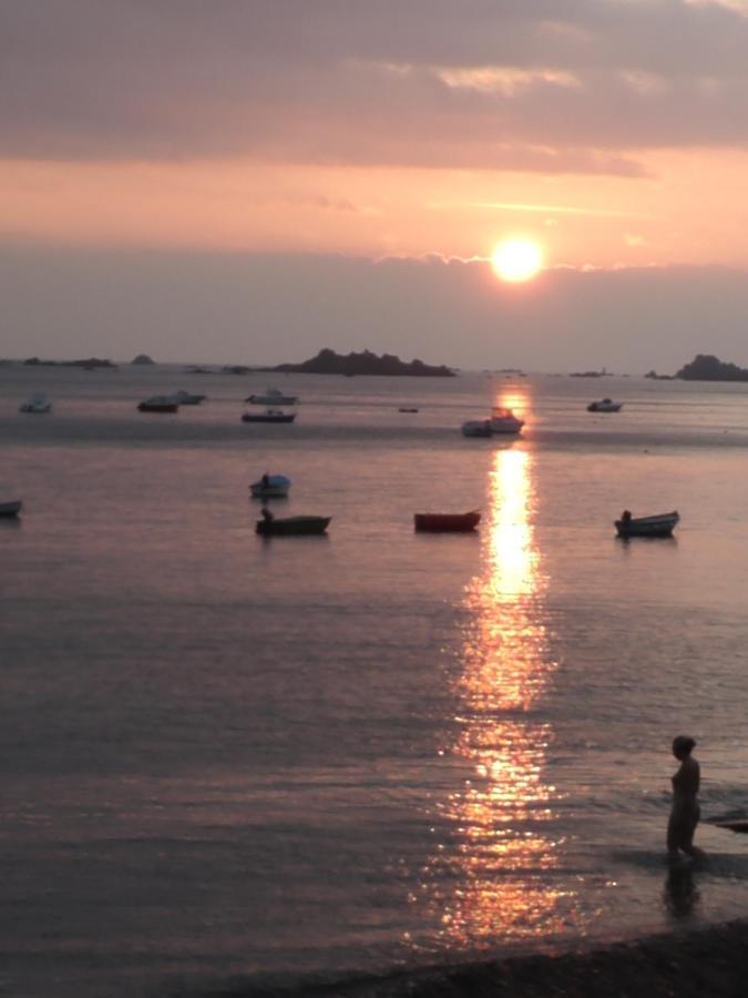 Les Iles, Le Bourg, La *